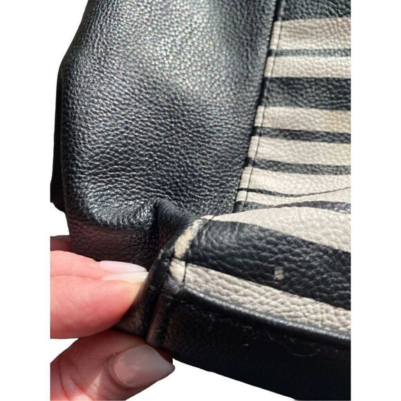 Betsey Johnson Black and white striped tote floral satin lining - Picture 8 of 16